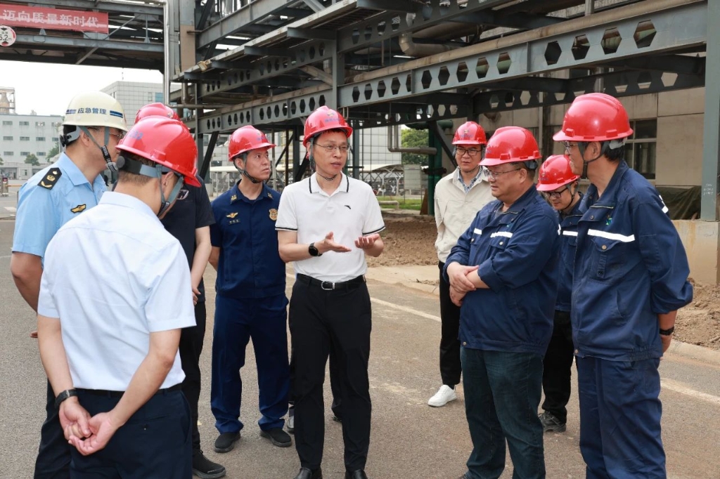 市委常委、常務(wù)副市長張韶峰檢查節(jié)日期間化工企業(yè)安全生產(chǎn)工作