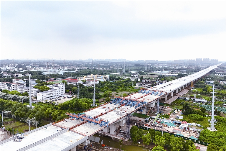項目建設(shè)加速沖刺